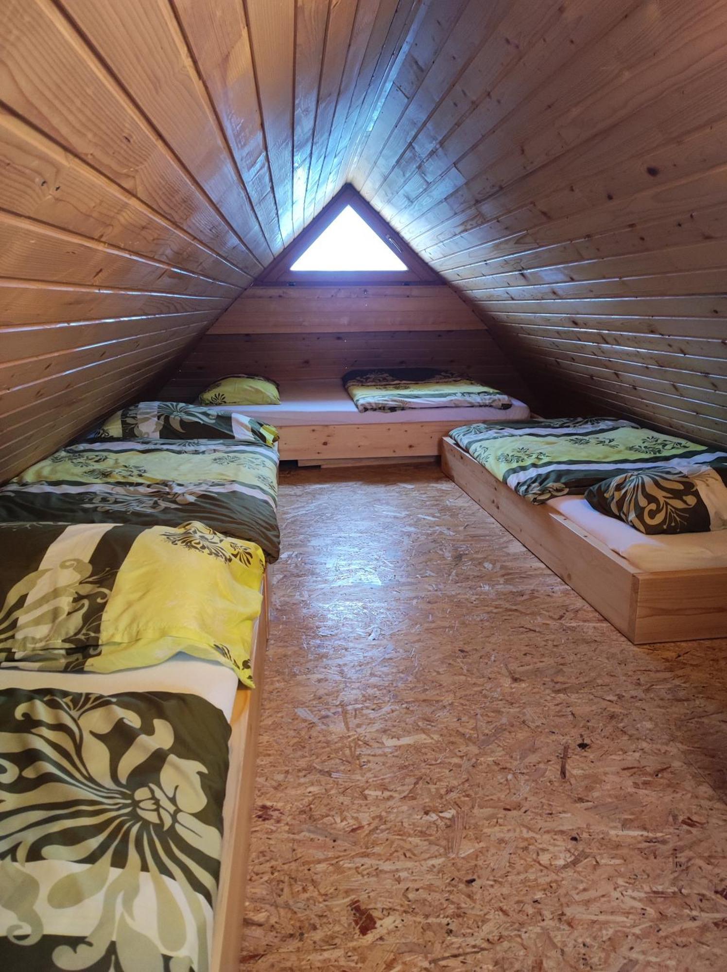 Apartmaji Vrhovnik Cerklje na Gorenjskem Exteriör bild